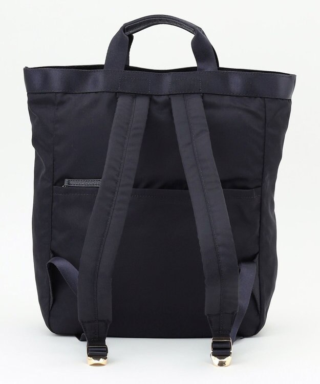 LA BAGAGERIE チャーム付き　ナイロンスクエアリュック ネイビー