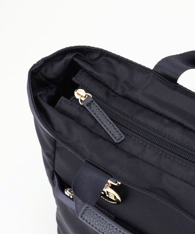 LA BAGAGERIE チャーム付き　ナイロンスクエアリュック ネイビー