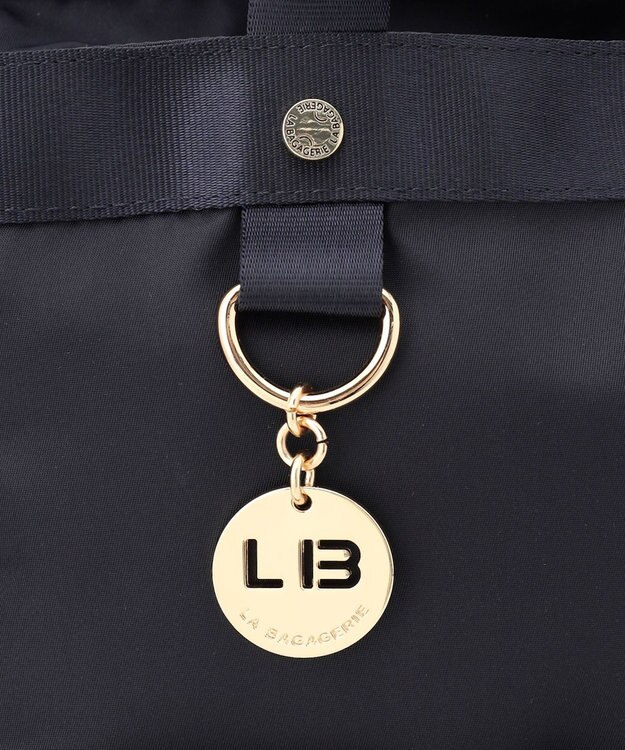 LA BAGAGERIE チャーム付き　ナイロンスクエアリュック ネイビー