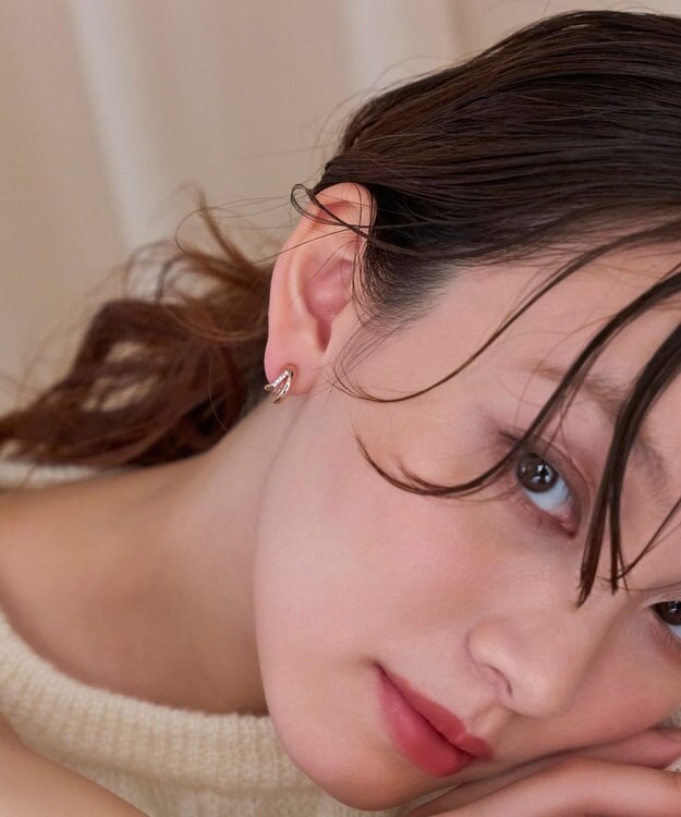 Phoebe 【金属アレルギー対応】【痛くないシリーズ】ストレートシャインクリスタルループフィットイヤリング　シャンパンゴールド シャンパンゴールド