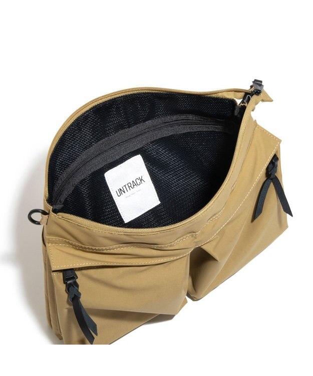 ACE BAGS & LUGGAGE UNTRACK CITY/3LS サコッシュM 60373 アントラック マスタード