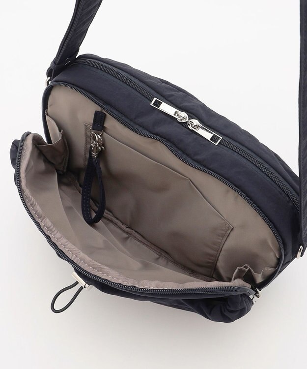 LA BAGAGERIE 【MONICA】クリンクルナイロン　ドロストショルダーバッグ ネイビー