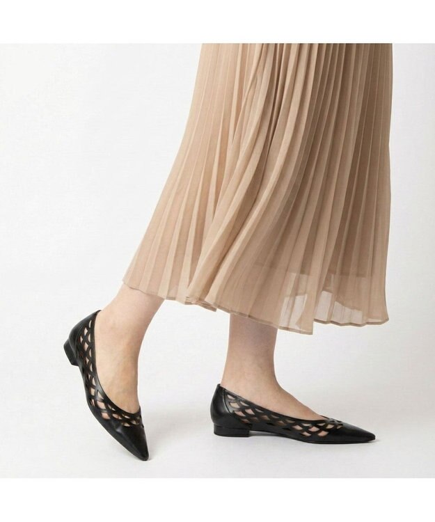 MODE ET JACOMO <carino>レーザーカットフラットパンプス ブラック
