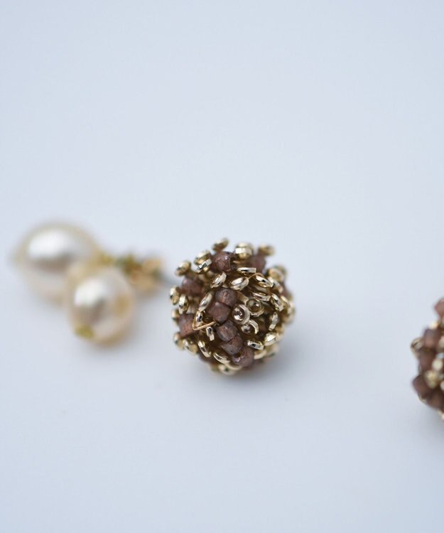 monshiro 【バロックパール】スカビオサツボミ イヤリング ホワイト×ゴールド