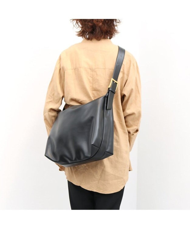 UNBILLION カシュカシュ cachecache / バックル付きビッグショルダー ブラック