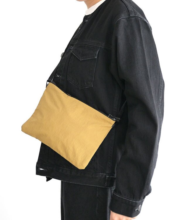 NIZYU KANO LIGHT NYLONサコッシュSS キャメルベージュ