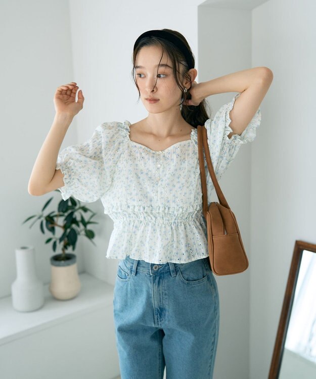 earth music&ecology フラワー刺繍フリルヘムブラウス Ivory