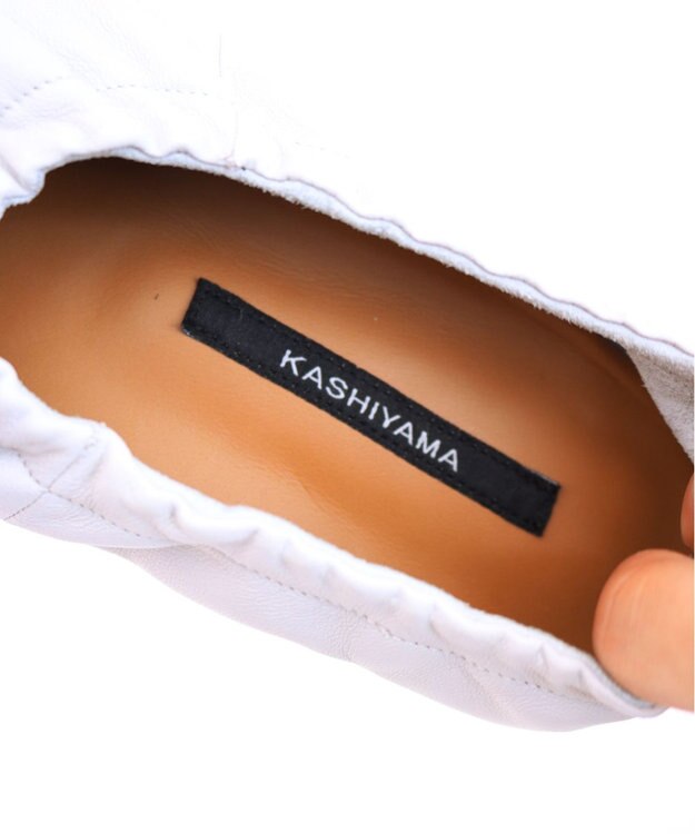 KASHIYAMA ソフトギャザーフラットシューズ ホワイト