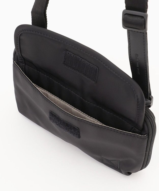 LA BAGAGERIE 【maison vert】 【撥水】撥水ナイロン多機能ポシェット ブラック