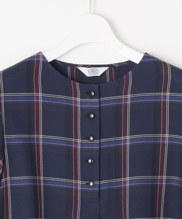 J.PRESS LADIES 【洗える】ハイツイストチェック ボートネック ブラウス ネイビー系3