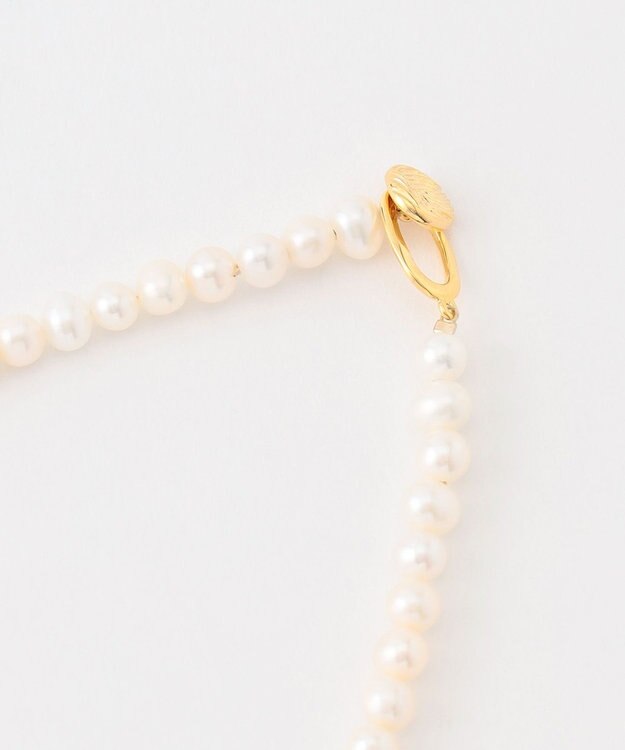 自由区 セミラウンドパールショート ネックレス ホワイト系