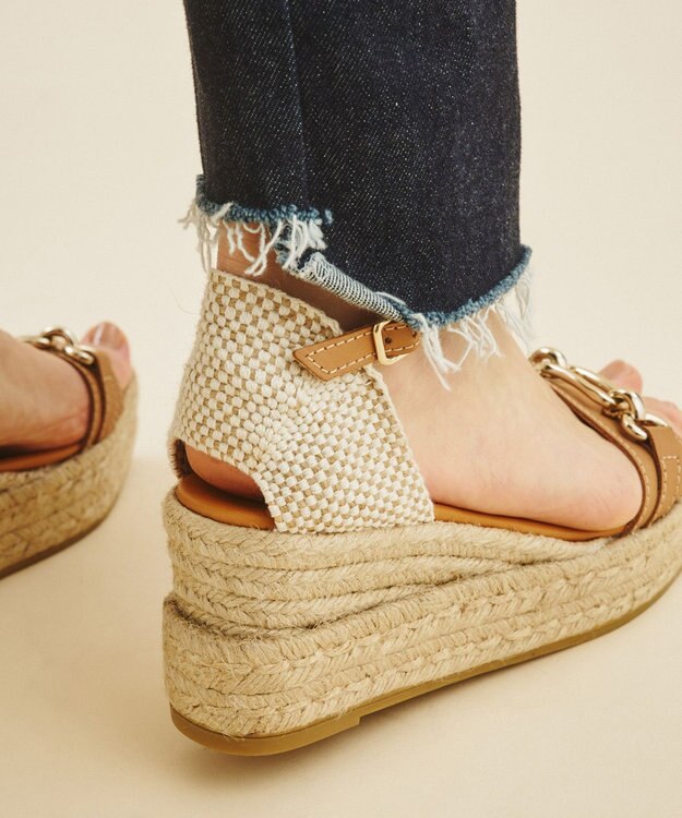 GRACE CONTINENTAL MAYPOLチェーンサンダル キャメル