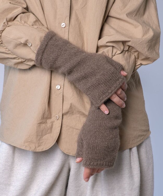 AND WOOL 〈上質な素材と手仕事から生まれた優しいニット〉ヤクの糸を編んだニット手袋