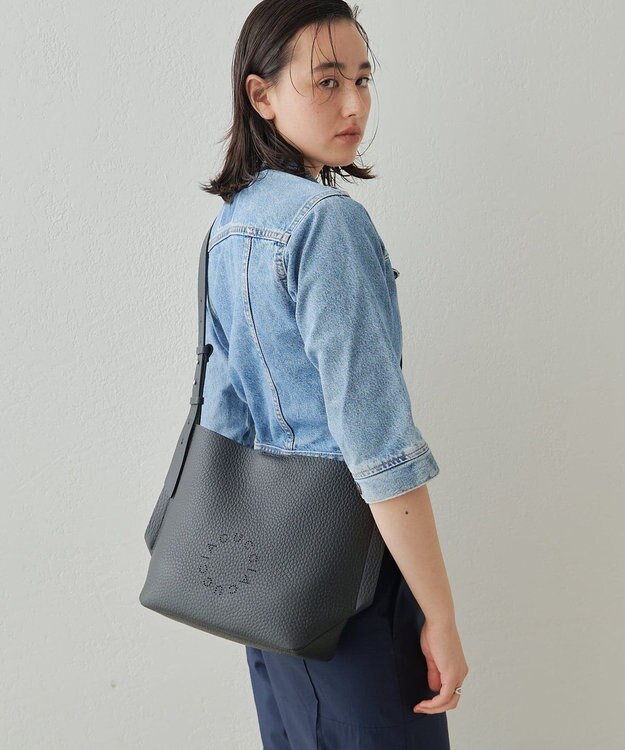 IACUCCI ルオータ ミディアムショルダー ALCE ブラック