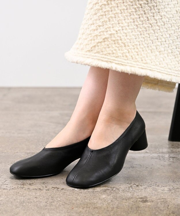 APOM オブリークトゥローヒールパンプス40 ブラック