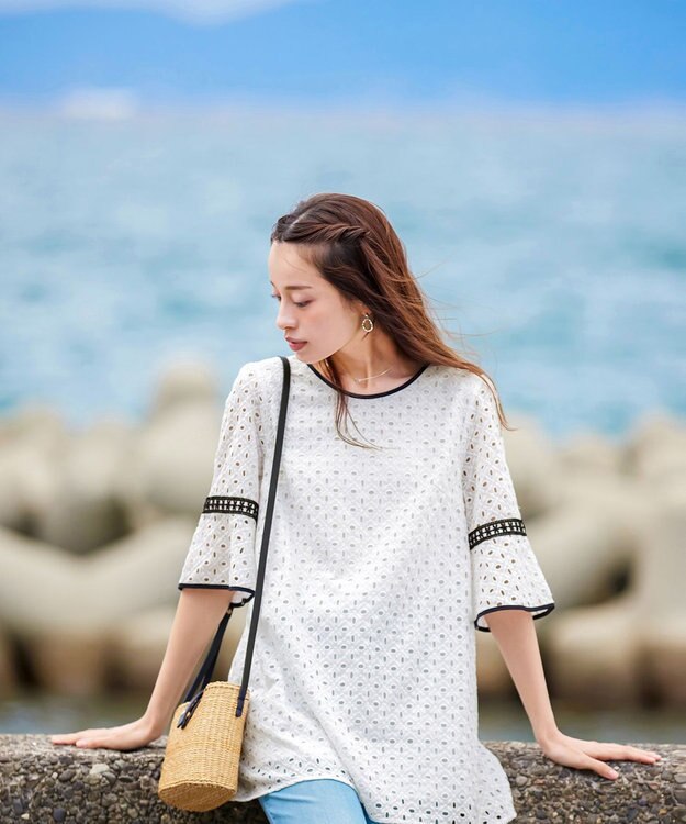 Tiaclasse 【小倉優子さん着用・洗える】パンチングレース配色チュニック オフホワイト×ブラック