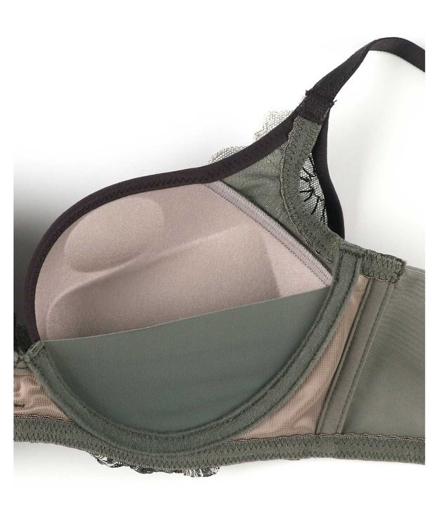 AMPHI ノンワイヤーブラ 谷間をメイク カップがバストにフィット 【BRAGENIC ブラジェニック ぴたっとフィットタイプ】 BMI257 アンフィ／ワコール グリーン