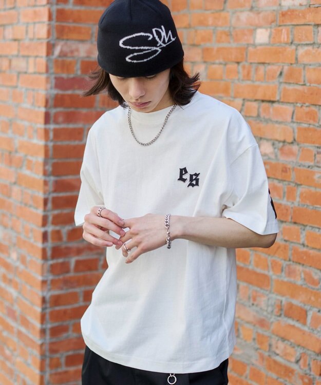 WEGO 【ユニセックス着用ITEM/MLサイズ展開】アクセ付きストレートライングラフィックT（SS） ホワイト