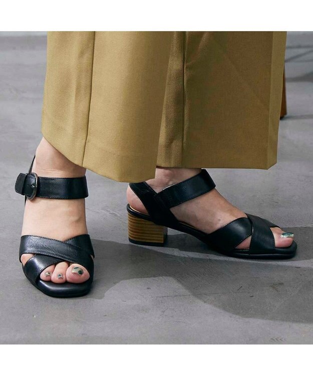 ing <ing>【WEB限定】ストラップクロスサンダル ブラック