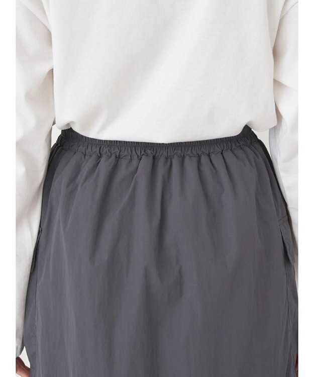earth music&ecology ドロストテックスカート Charcoal Gray