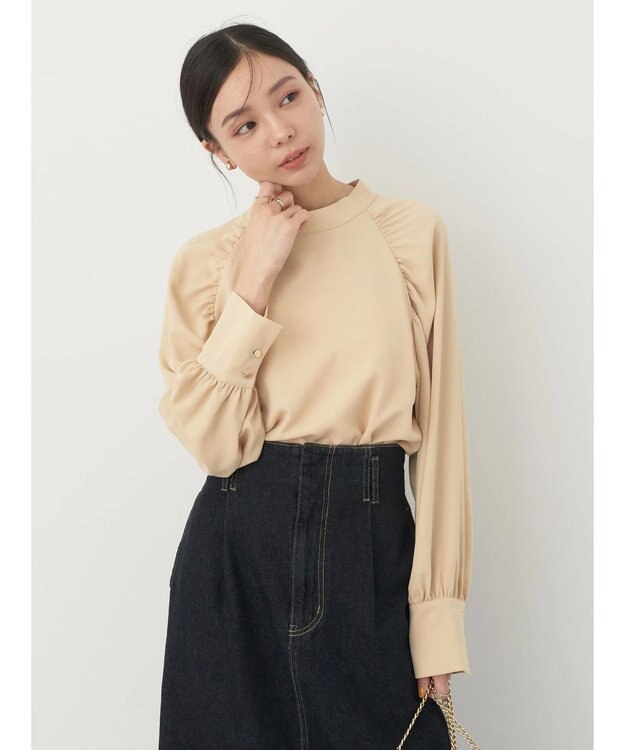 earth music&ecology ラグランギャザースリーブブラウス Beige