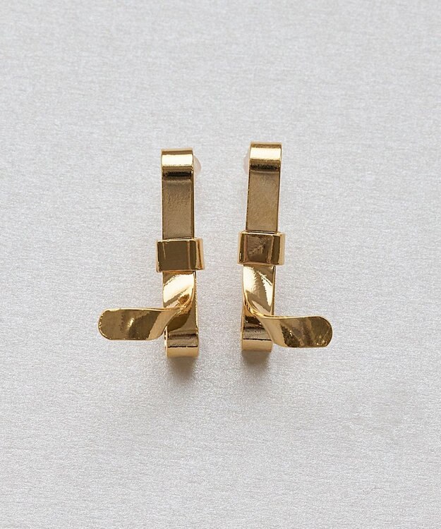 Phoebe ニュアンスリボンピアス　ゴールド ゴールド