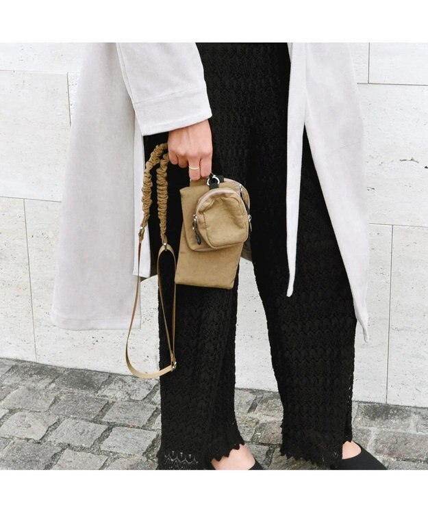 UNBILLION cachecache バンジーコードナイロンスマホショルダー ベージュ