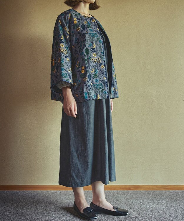 muuc 筆記帳刺繍ショートコート〈国産・muucオリジナル総柄刺繍〉〈上質な綿混ダンガリー〉〈中に着込めるゆとり袖・Aライン〉〈3シーズン春秋冬〉 ネイビー