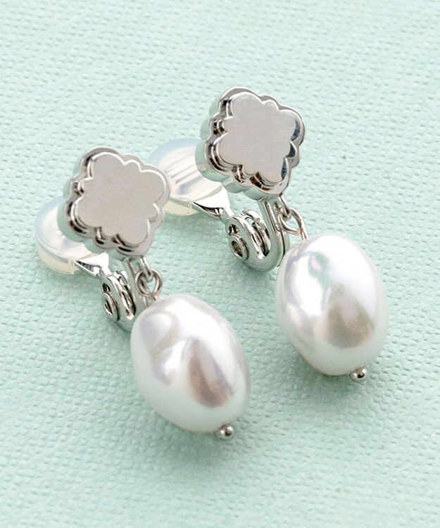 TOCCA SWING PEARL CLOVER EARRINGS イヤリング シルバー系