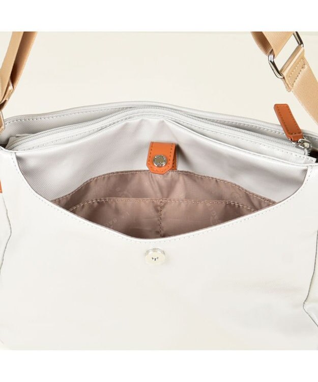 LA BAGAGERIE コーティングキャンバス ショルダーバッグ アイボリー