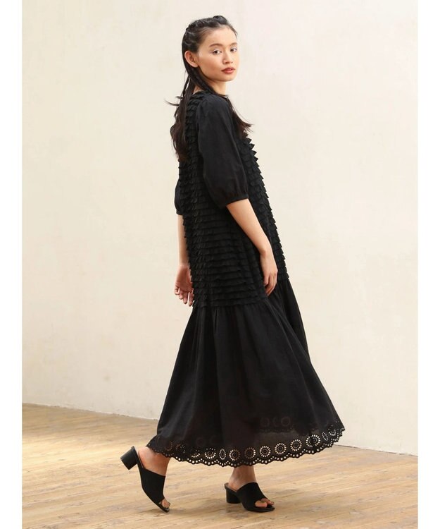 Green Parks ■ＥＳＣＡＲ　ウェーブカット×ローン刺繍ワンピース Black