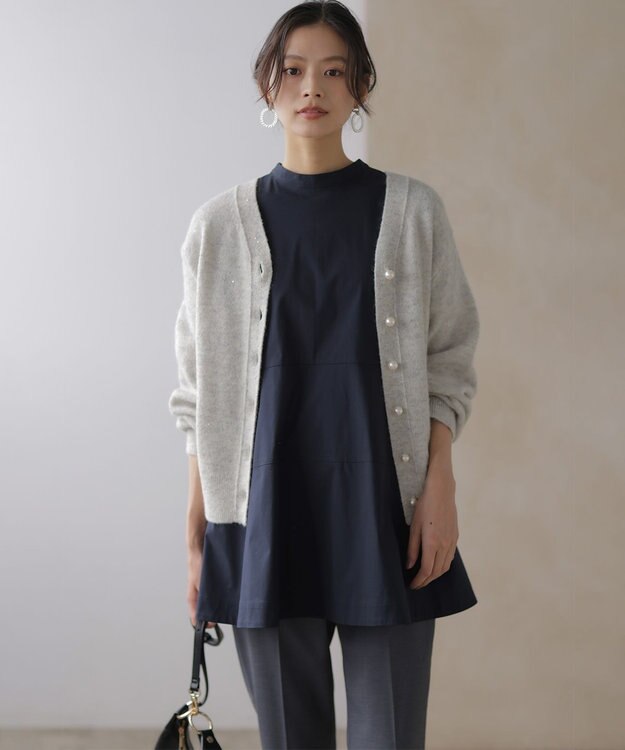 組曲 【加藤ローサさん着用 / 前後着用可】スパンコールヤーン カーディガン ライトグレー系