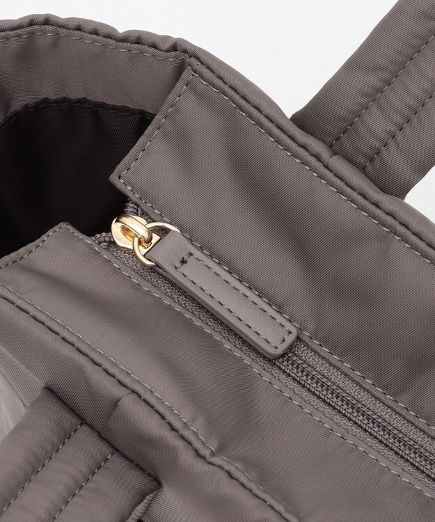 TOCCA 【WEB＆一部店舗限定】【A4サイズ対応・撥水・サスティナブル素材】SOSTA POCKETTOTE トートバッグ グレージュ系