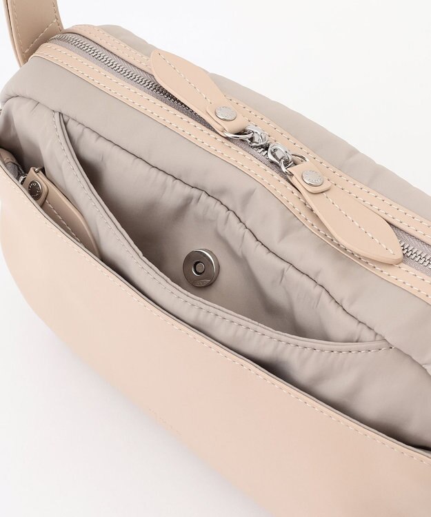 Y'SACCS シルキーリュクスショルダーバッグ アイボリー