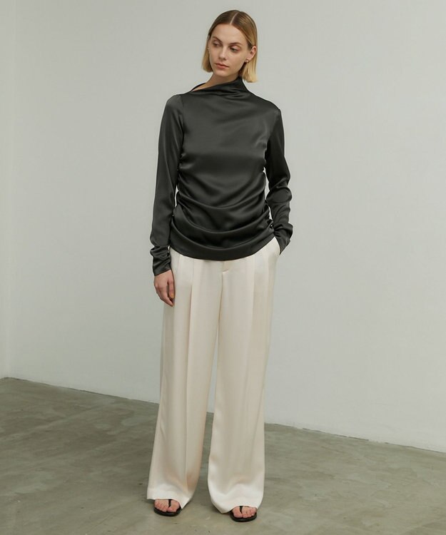 BEIGE， GINETTE / シャーリングブラウス Slate