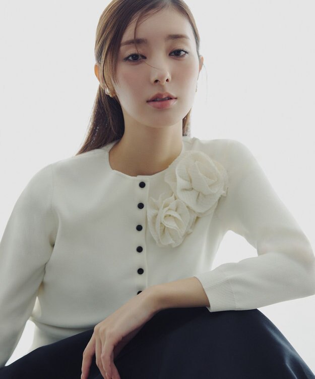 TOCCA 【宮本茉由さん着用】GLOW CORSAGE KNIT ニットカーディガン アイボリー系