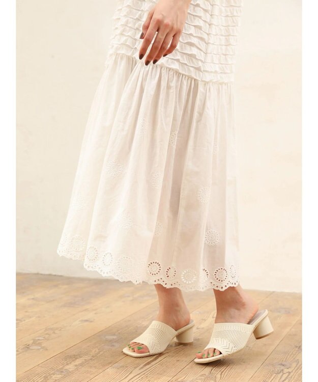 Green Parks ■ＥＳＣＡＲ　ウェーブカット×ローン刺繍ワンピース Off White