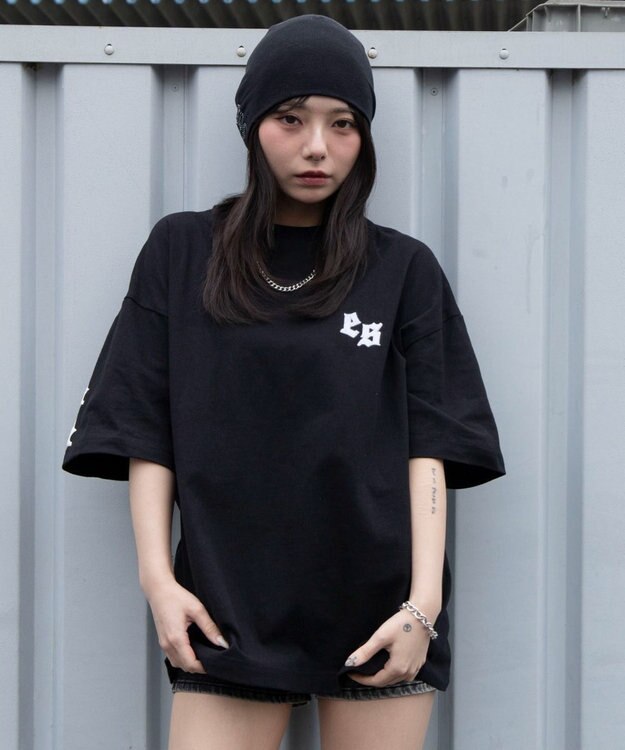 WEGO 【ユニセックス着用ITEM/MLサイズ展開】アクセ付きストレートライングラフィックT（SS） ブラック