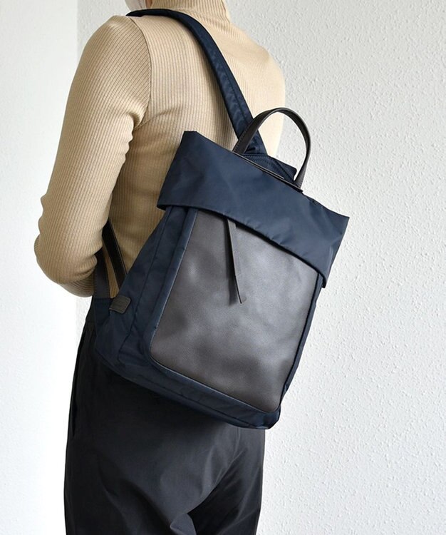 Y'SACCS リサイクルナイロン×カウレザー ラップリュック　Sサイズ ネイビー