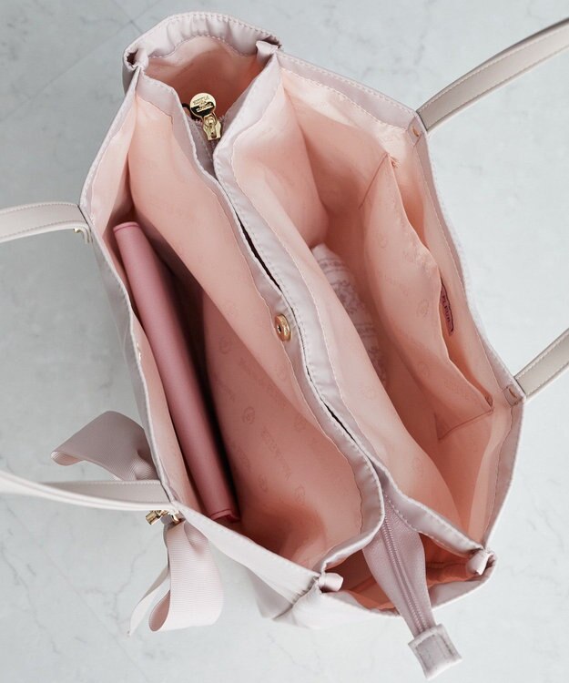 Maison de FLEUR EC限定リボンチャーム付き3ルームトートバッグ Grayish Pink