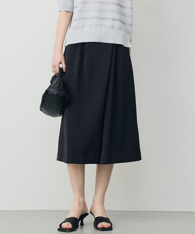 ICB L ワッシャーダルサテン ニーショーツ ブラック