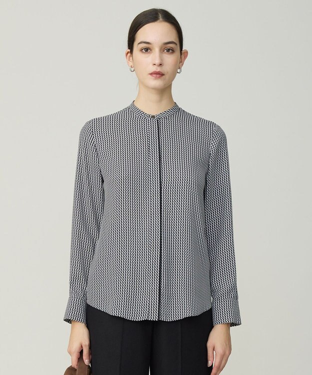 ICB L 【新色追加・WEB限定カラーあり・接触冷感・UVケア・速乾・洗える】BackSatinAmunzen バンドカラーブラウス モノクロミックス柄系