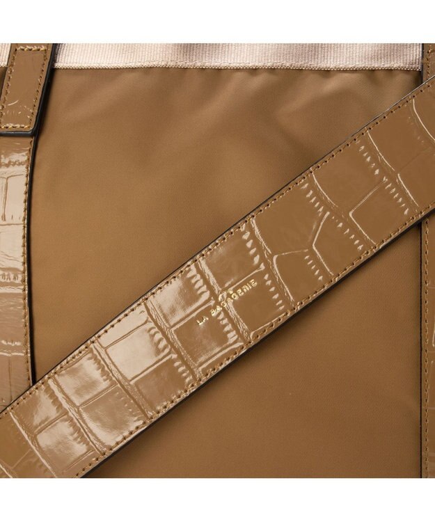 LA BAGAGERIE 【エコユース】ナイロン×型押しエナメル　2WAYA4トート ベージュ