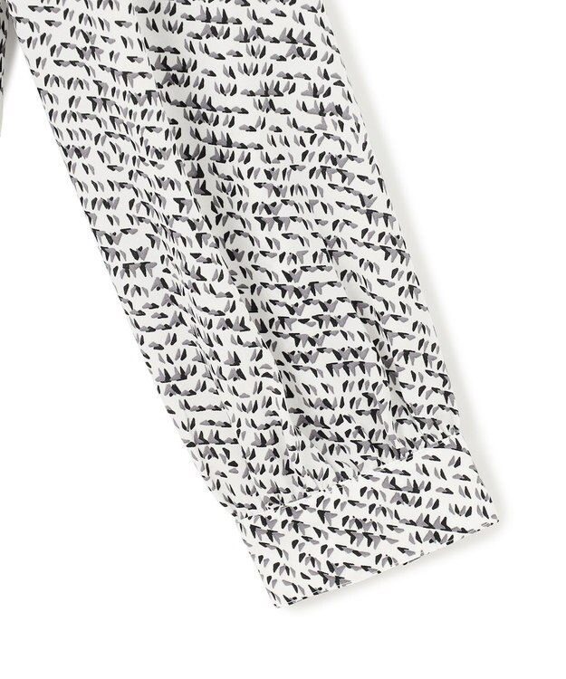 23区 【吸水速乾/UVケア/防シワ性】シャドージオメトリック プリント ブラウス ホワイト系