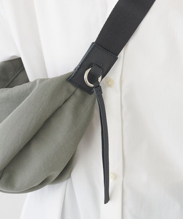 russet ナイロンバナナボディバッグ(CE-1710) Olive