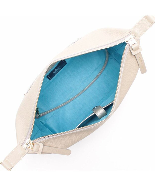 A.D.M.J. 【牛革】チェルボソフトショルダーM オフホワイト