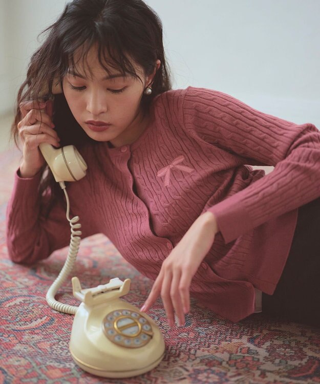 Feroux ケーブル編み×リボン刺繍 ニット カーディガン ピンク系