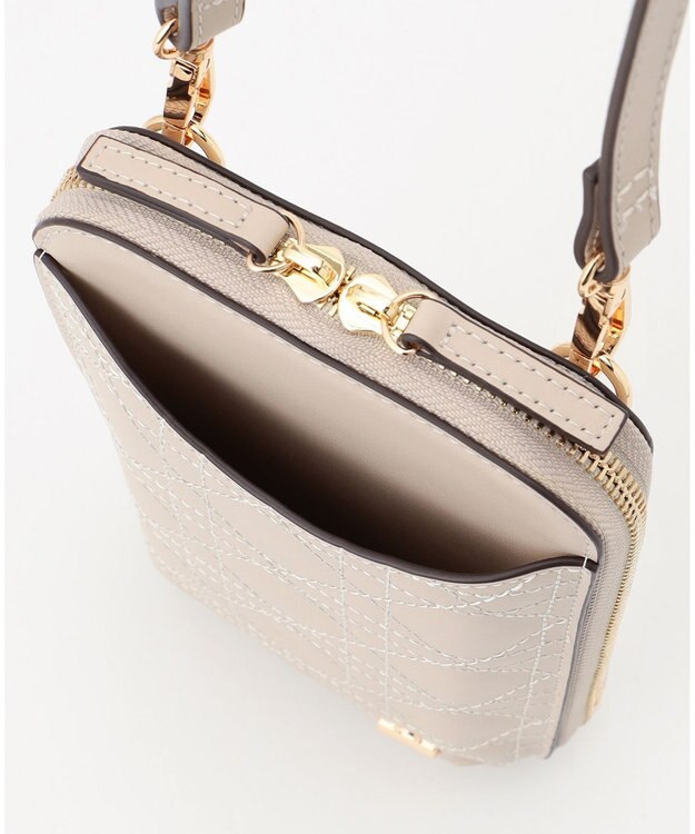 LA BAGAGERIE 【レザー×ステッチ】スマホポシェット アイボリー