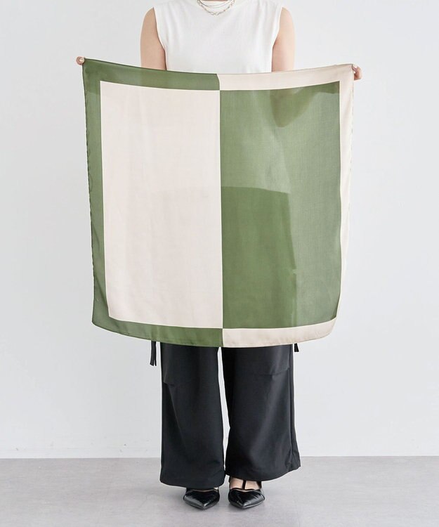 Green Parks ・スクエアパターンスカーフ　７０×７０ Green