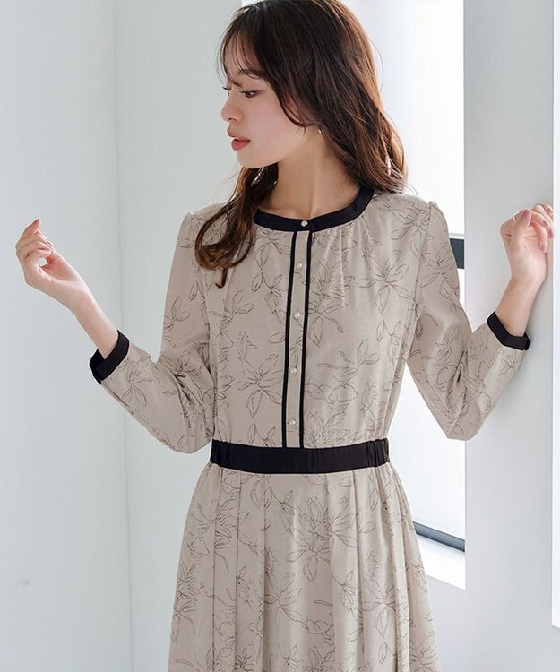 Tiaclasse L 【安田美沙子さん着用・新色/XSサイズ追加・洗える】フラワープリント配色ワンピース ベージュ